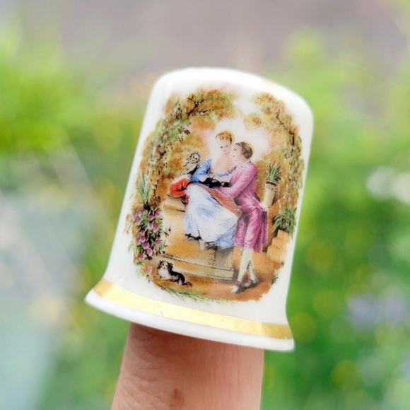 Vintage Victorian Scene Thimble - Picture 1 of 6